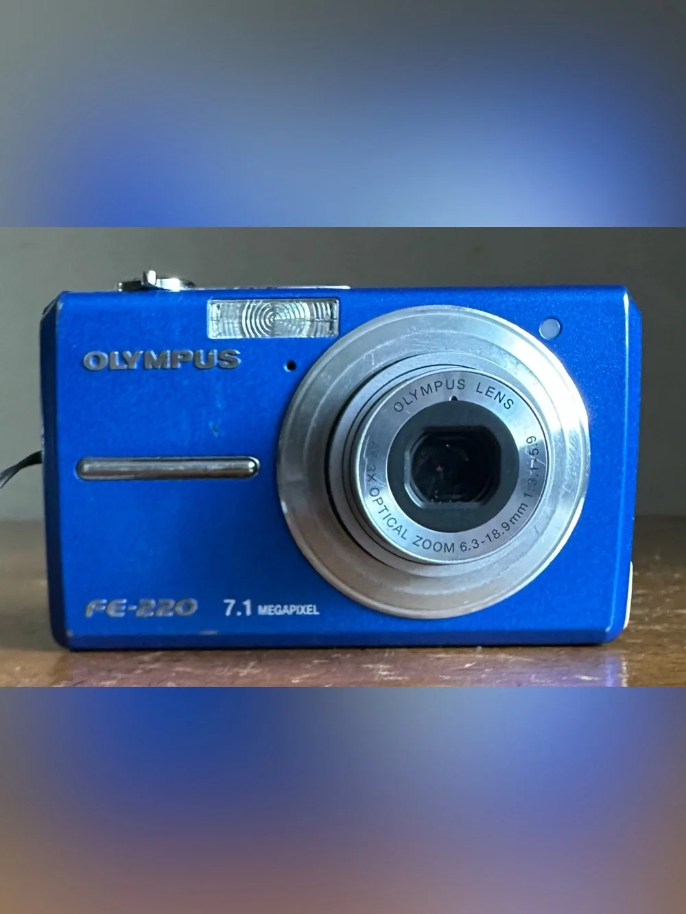 Olympus FE-220 Compact 7.1MP 3x Optical Zoom Point & Shoot Digital Camera Blue